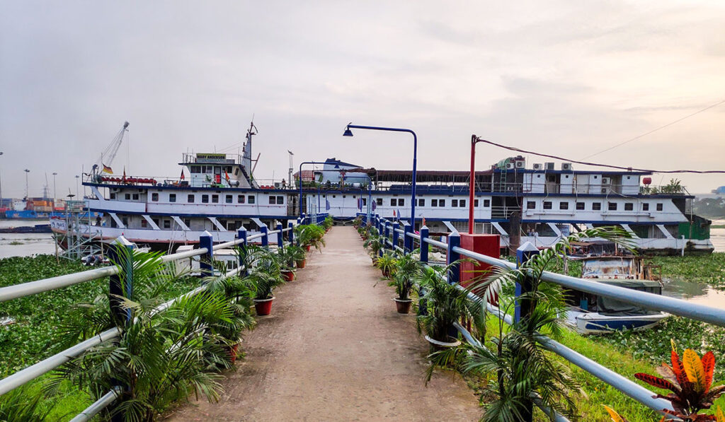 mary anderson floating restaurant and bar narayanganj